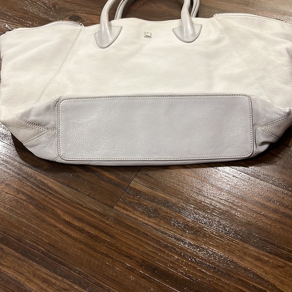 “Pour La Victoire XL Leather Shoulder Bag - Picture 5 of 13